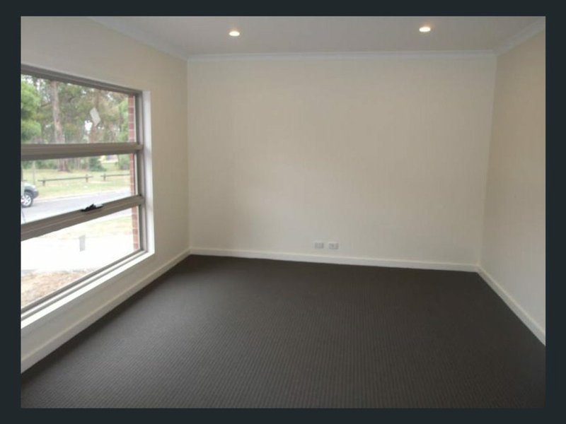 Photo - 13 Hansford Close, Kilsyth VIC 3137 - Image 2