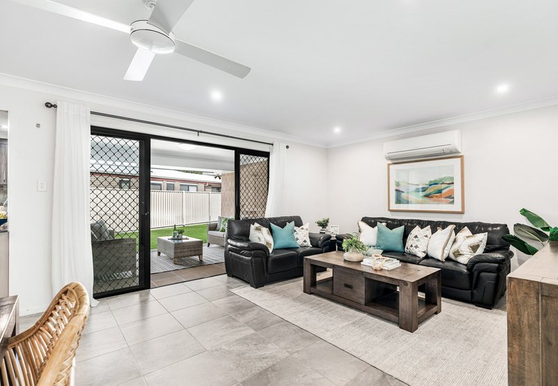 Photo - 13 Harding Close, Manly West QLD 4179 - Image 3