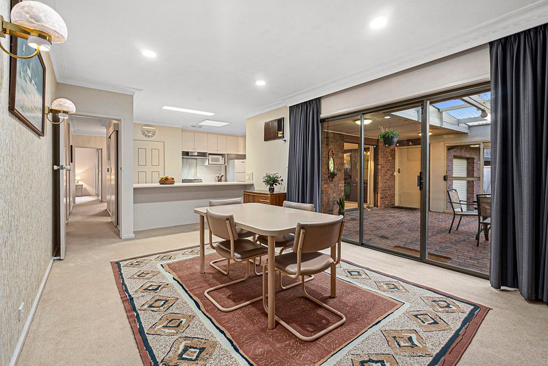 Photo - 13 Harris Crescent, Glen Waverley VIC 3150 - Image 3