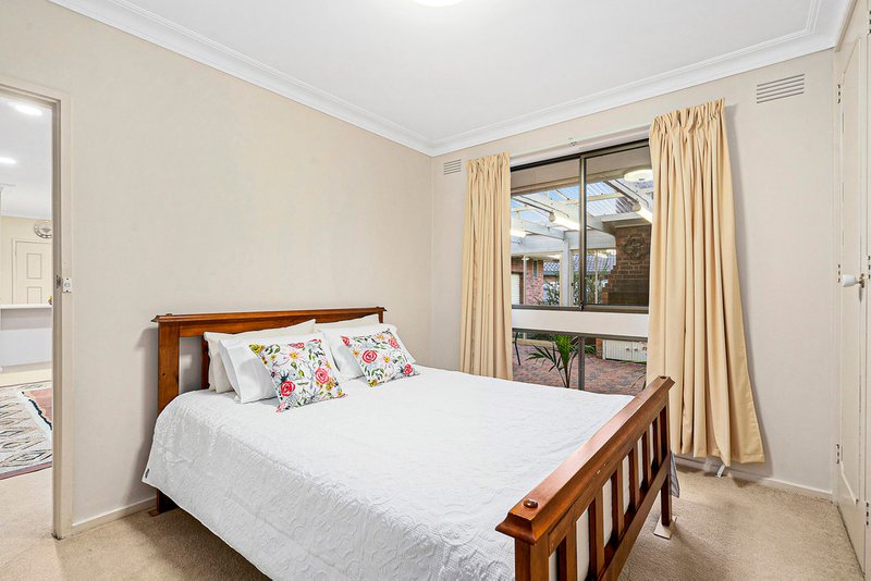 Photo - 13 Harris Crescent, Glen Waverley VIC 3150 - Image 7