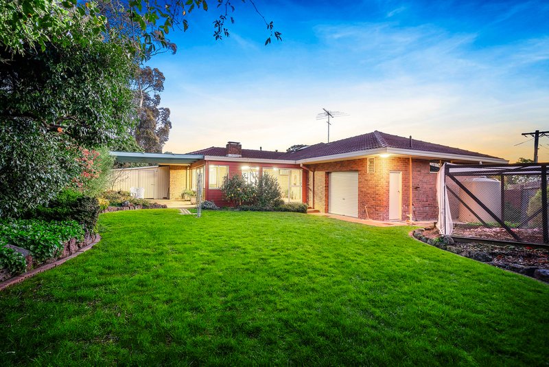 Photo - 13 Harris Crescent, Glen Waverley VIC 3150 - Image 12