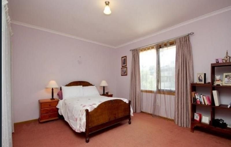 Photo - 13 Harvey Ave , Victor Harbor SA 5211 - Image 6