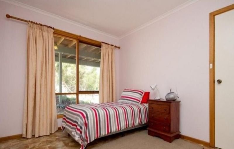 Photo - 13 Harvey Ave , Victor Harbor SA 5211 - Image 8