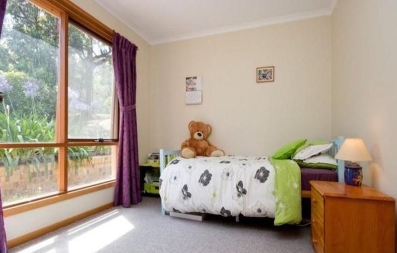 Photo - 13 Harvey Ave , Victor Harbor SA 5211 - Image 7