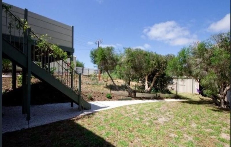 Photo - 13 Harvey Ave , Victor Harbor SA 5211 - Image 15