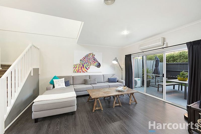 Photo - 13 Hawthorn Way, Glen Waverley VIC 3150 - Image 2