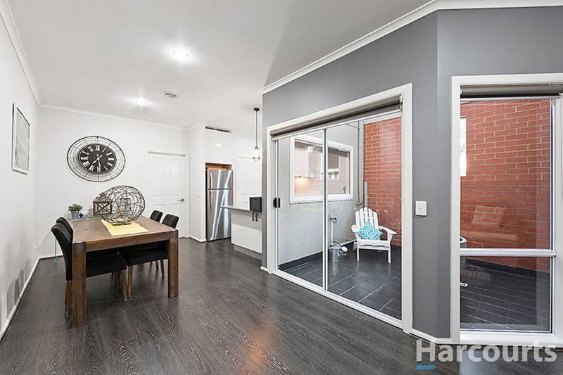 Photo - 13 Hawthorn Way, Glen Waverley VIC 3150 - Image 3