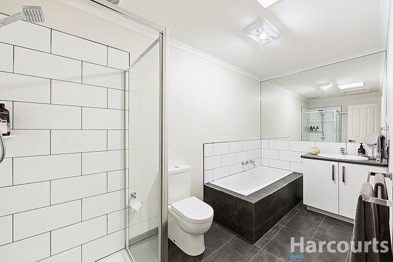 Photo - 13 Hawthorn Way, Glen Waverley VIC 3150 - Image 6