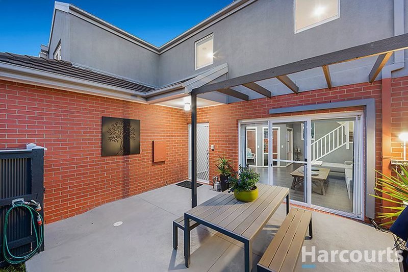 Photo - 13 Hawthorn Way, Glen Waverley VIC 3150 - Image 8