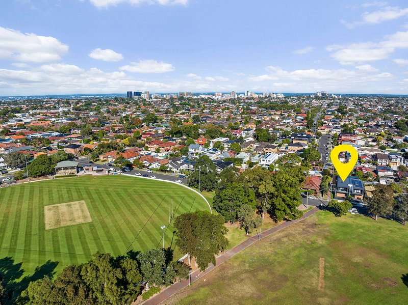 Photo - 13 Henderson Road, Bexley NSW 2207 - Image 2