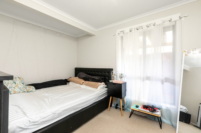 Photo - 1/3 Henry Drive, Altona Meadows VIC 3028 - Image 5