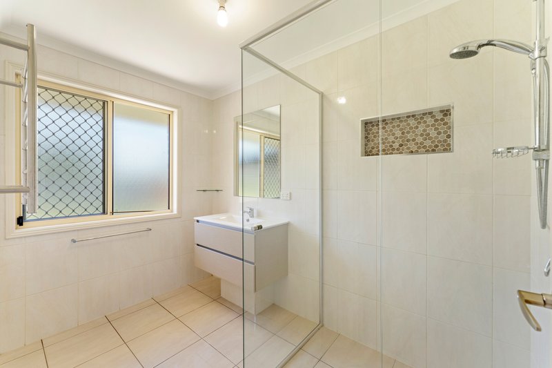 Photo - 13 Highbury Drive, Crestmead QLD 4132 - Image 4