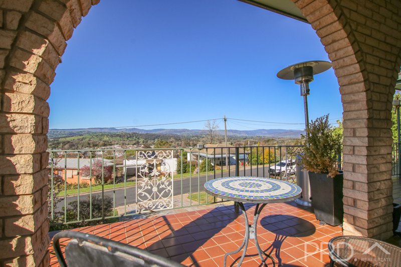 Photo - 13 Highland Avenue, Tumut NSW 2720 - Image 2