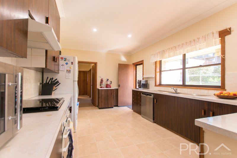 Photo - 13 Highland Avenue, Tumut NSW 2720 - Image 3