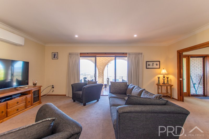 Photo - 13 Highland Avenue, Tumut NSW 2720 - Image 8