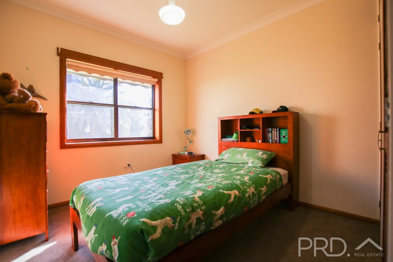 Photo - 13 Highland Avenue, Tumut NSW 2720 - Image 12