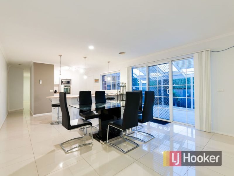 Photo - 13 Highland Crescent, Narre Warren South VIC 3805 - Image 5