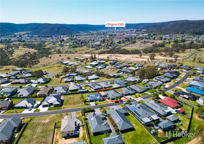 Photo - 13 Hillcrest Avenue, Lithgow NSW 2790 - Image 4