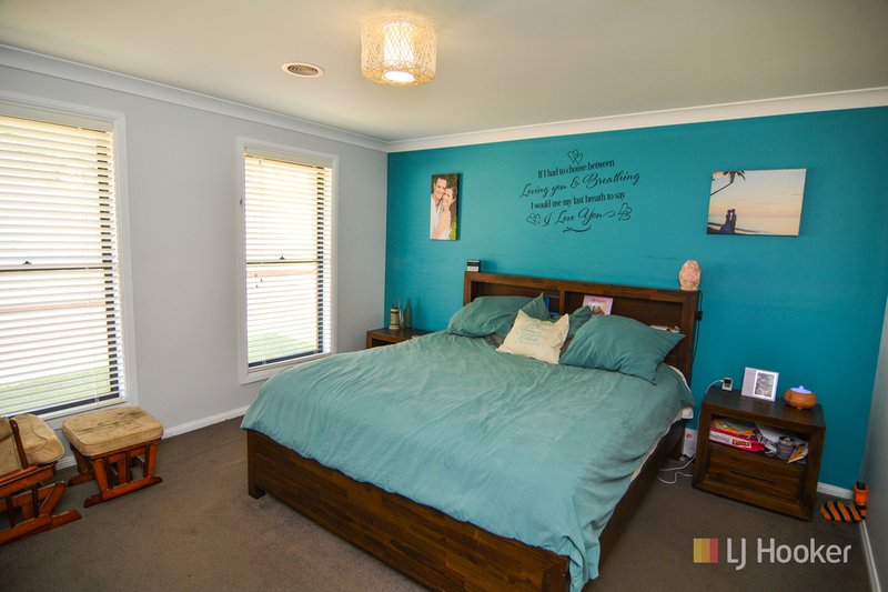 Photo - 13 Hillcrest Avenue, Lithgow NSW 2790 - Image 5