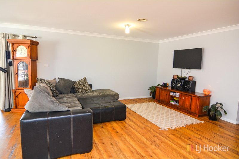 Photo - 13 Hillcrest Avenue, Lithgow NSW 2790 - Image 7