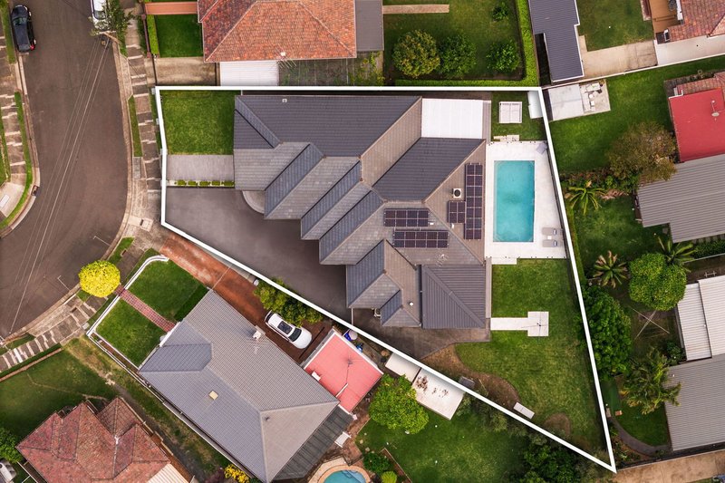 Photo - 13 Hillpine Avenue, Kogarah NSW 2217 - Image 5