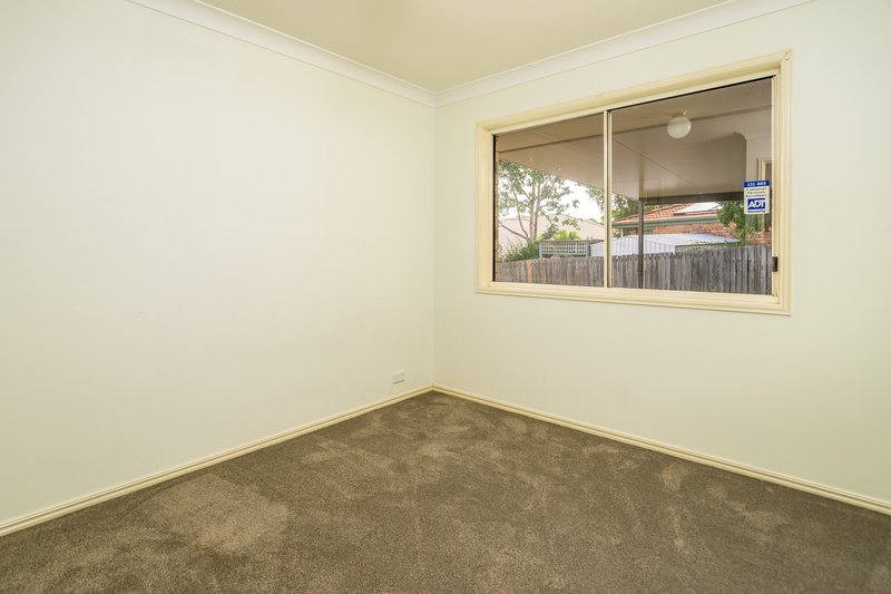 Photo - 13 Hillview Drive, Hillcrest QLD 4118 - Image 8