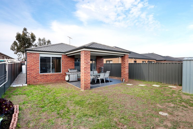 Photo - 13 Holloway Street, Manor Lakes VIC 3024 - Image 10