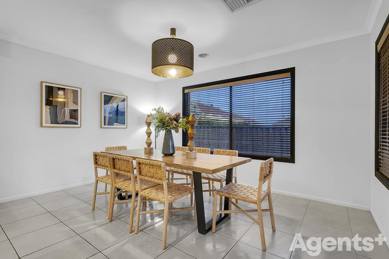 Photo - 13 Hollyrood Drive, Berwick VIC 3806 - Image 10