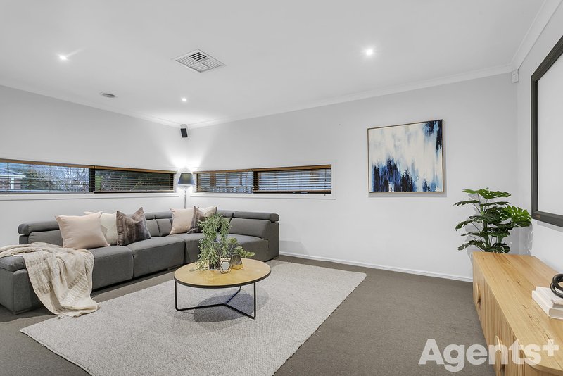 Photo - 13 Hollyrood Drive, Berwick VIC 3806 - Image 11