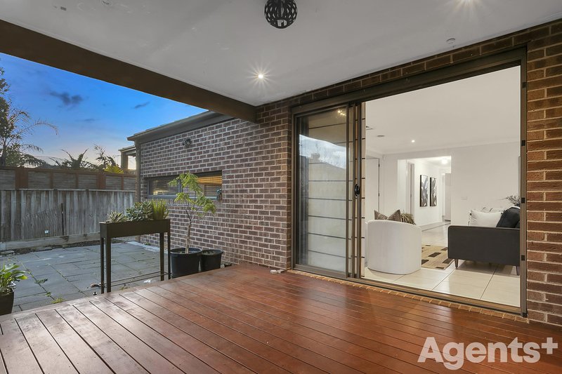 Photo - 13 Hollyrood Drive, Berwick VIC 3806 - Image 12