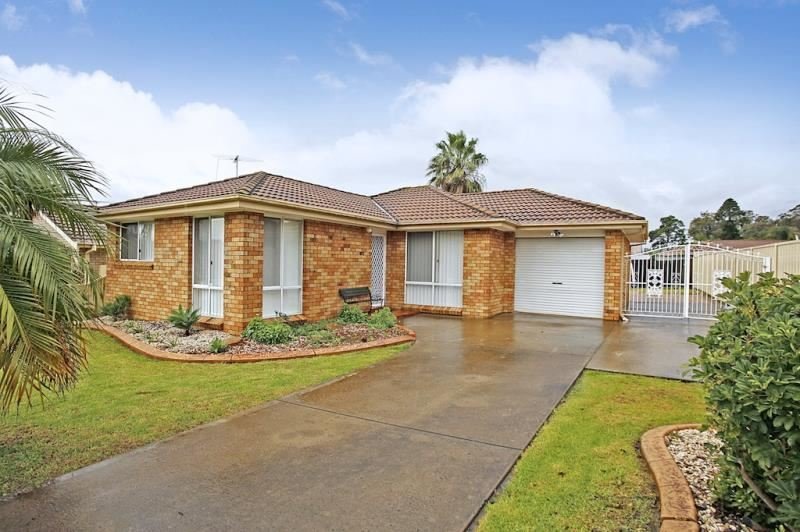 Photo - 13 Holman Place, St Helens Park NSW 2560 - Image 1