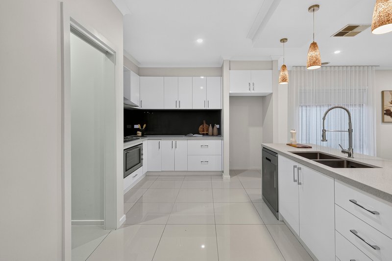 Photo - 13 Horizon Boulevard, Greenvale VIC 3059 - Image 4