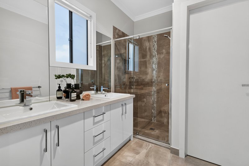Photo - 13 Horizon Boulevard, Greenvale VIC 3059 - Image 11