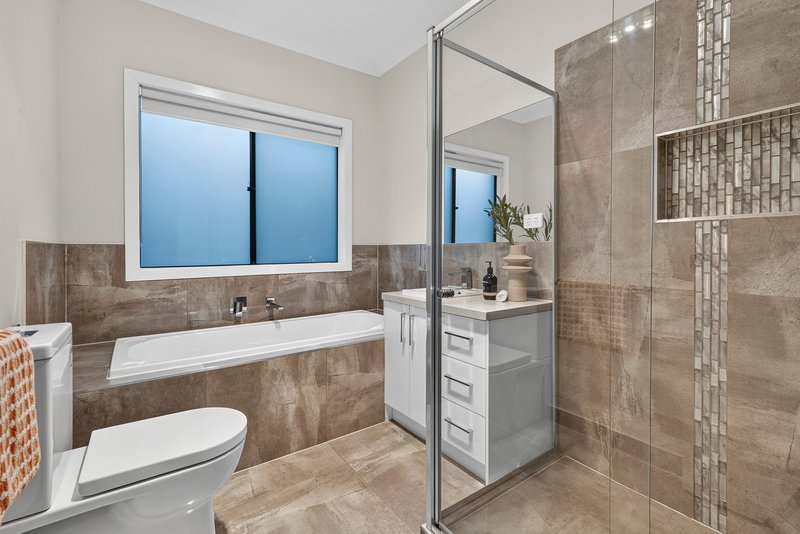 Photo - 13 Horizon Boulevard, Greenvale VIC 3059 - Image 15