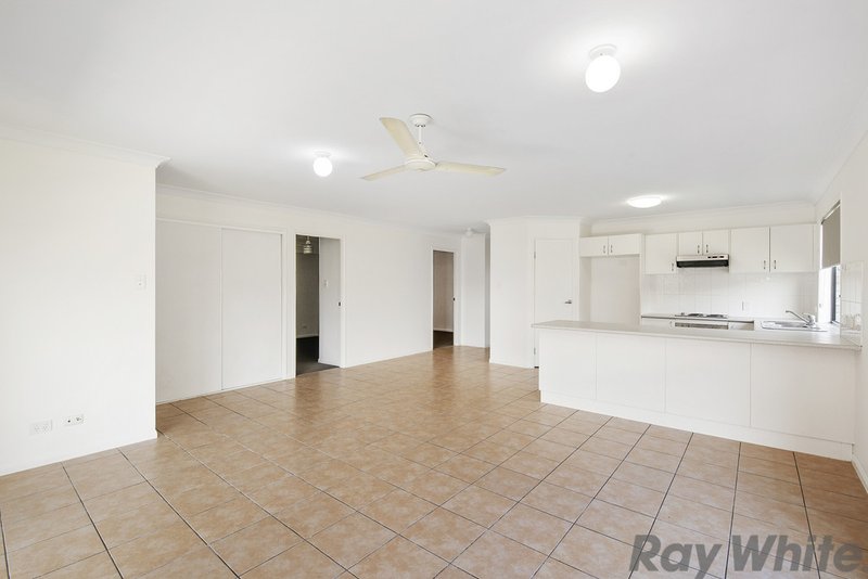 Photo - 13 Hubner Drive, Rothwell QLD 4022 - Image 6