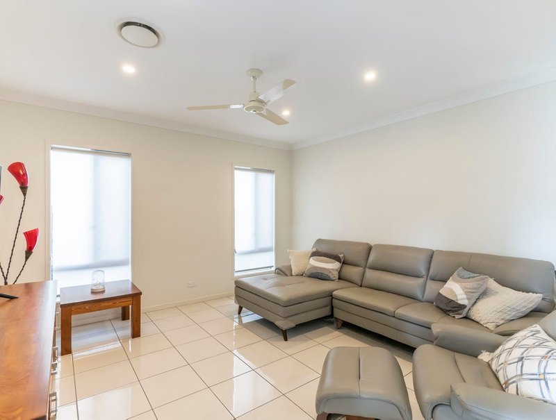 Photo - 13 Hume Circuit, Warner QLD 4500 - Image 3