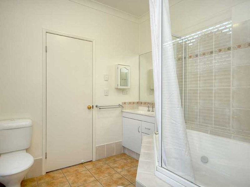 Photo - 13 Imperia Crescent, Varsity Lakes QLD 4227 - Image 10