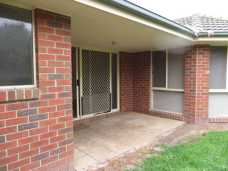 Photo - 13 Iris Place, Pakenham VIC 3810 - Image 11