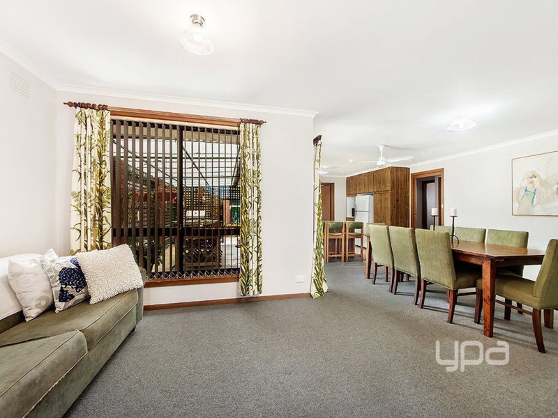 Photo - 13 Jacinta Way, Kings Park VIC 3021 - Image 3