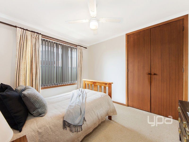 Photo - 13 Jacinta Way, Kings Park VIC 3021 - Image 8