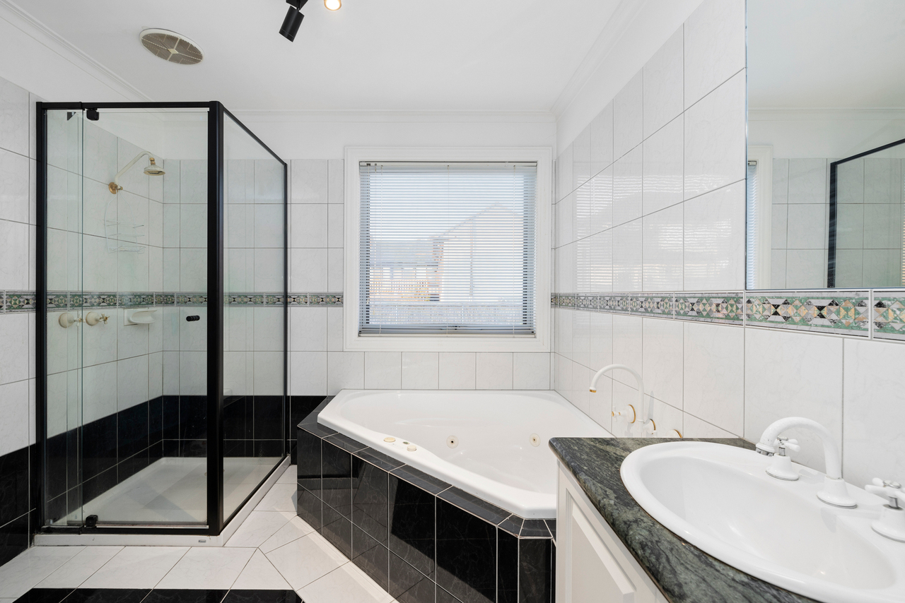 6-bedroom house at 13 JAMES STREET, Mordialloc VIC 3195, , Victoria