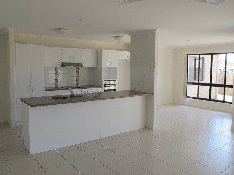 Photo - 13 Jeana Close, Boyne Island QLD 4680 - Image 2