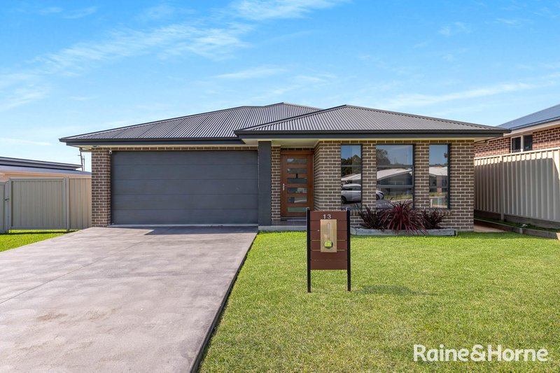 13 Jindalee Crescent, Nowra NSW 2541