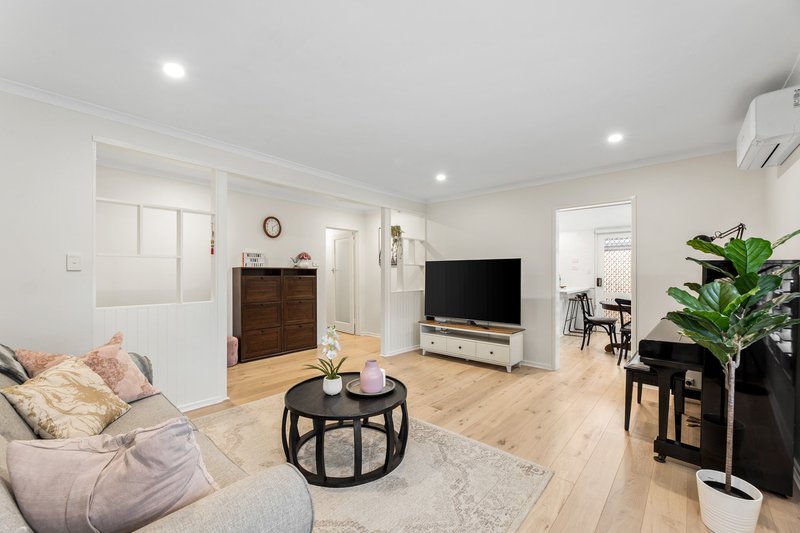 Photo - 13 Jobert Court, Blackburn South VIC 3130 - Image 4