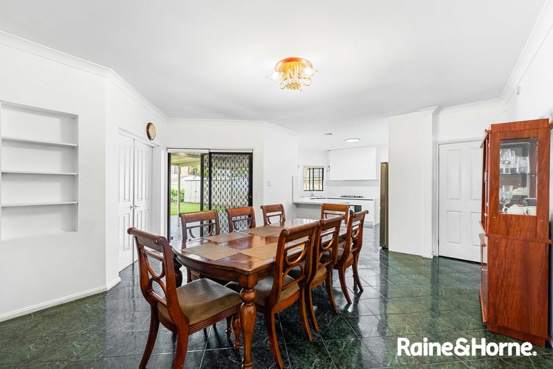 Photo - 13 Joshua Moore Drive, Horningsea Park NSW 2171 - Image 4