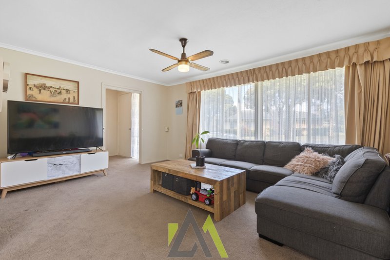 Photo - 13 Kashmir Crescent, Frankston VIC 3199 - Image 3