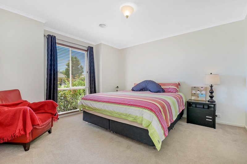 Photo - 13 Kate Elizabeth Avenue, Berwick VIC 3806 - Image 9