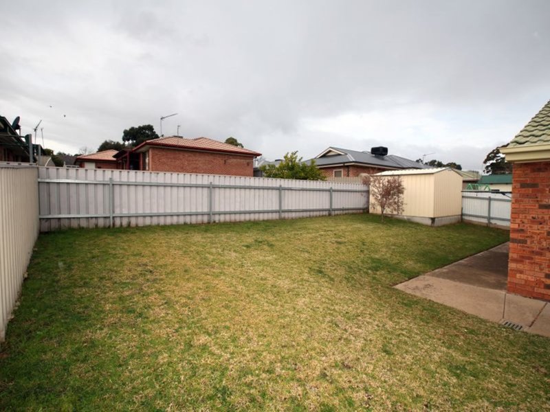 Photo - 13 Kenneally Street, Kooringal NSW 2650 - Image 14