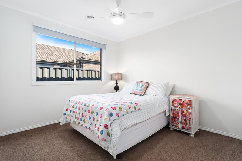 Photo - 13 Killarney Crescent, Pakenham VIC 3810 - Image 7