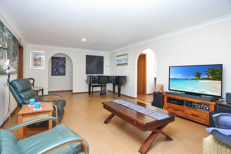 Photo - 13 Kingfisher Avenue, Hawks Nest NSW 2324 - Image 6